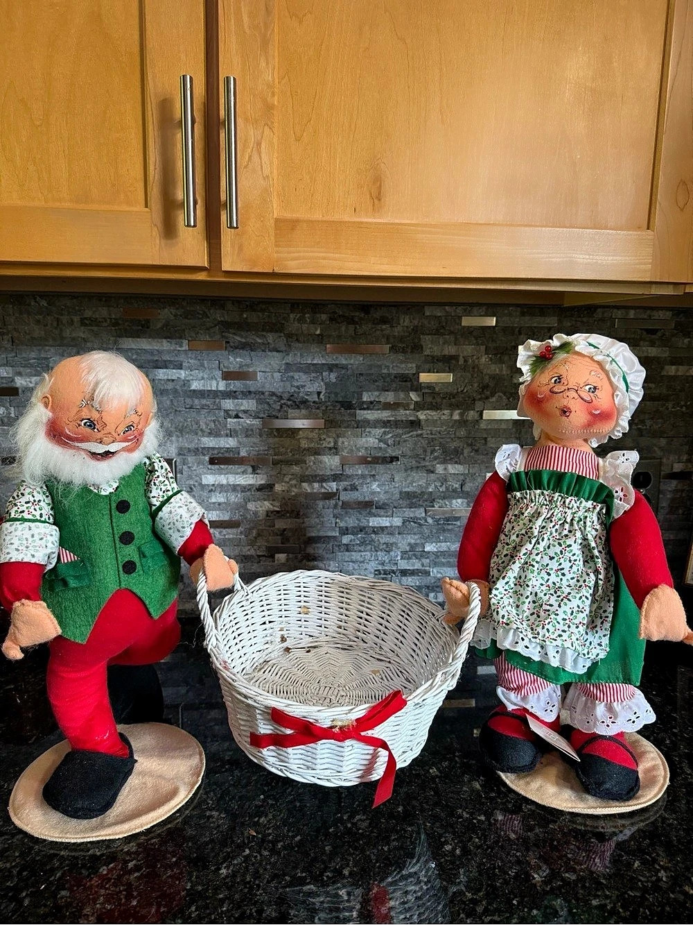 Vintage 1990 Large 18” Annalee Dolls Santa and Mrs. Claus with Basket Set
